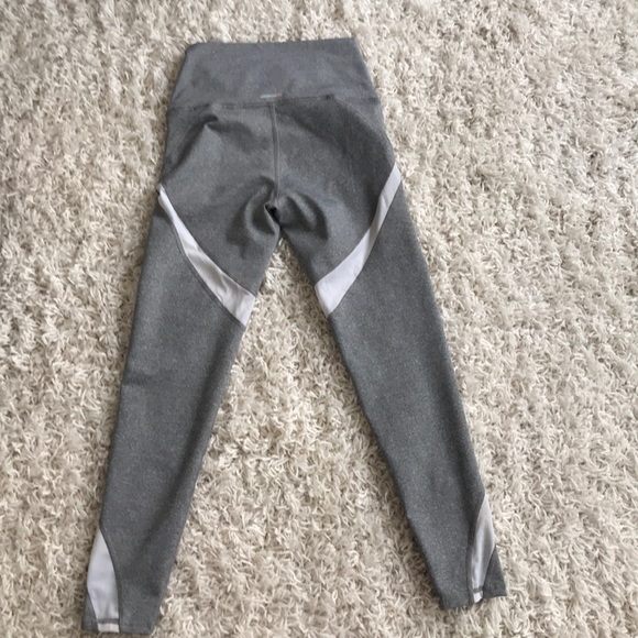 2/$30🤩 American eagle mesh panel leggings - Picture 2 of 3
